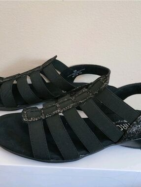 🌺Munro Womens Darian II Black Print Suede T-Strap Sandals Shoes Sz5 Retail $180
